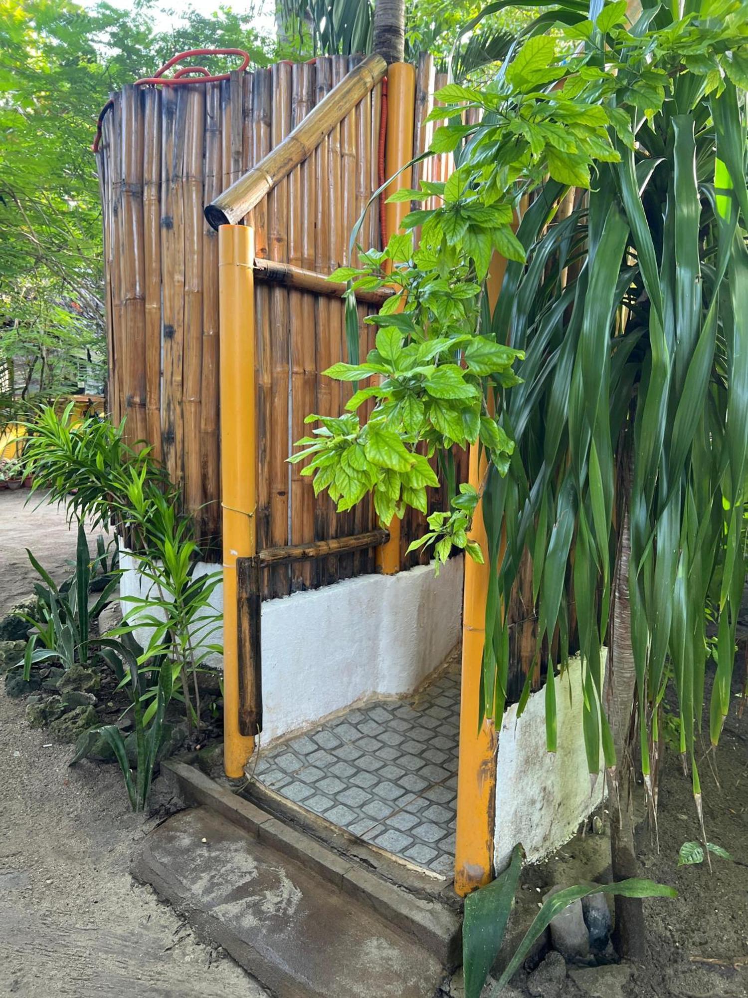 Georgia'S Neverland Hostel Logon Exterior photo